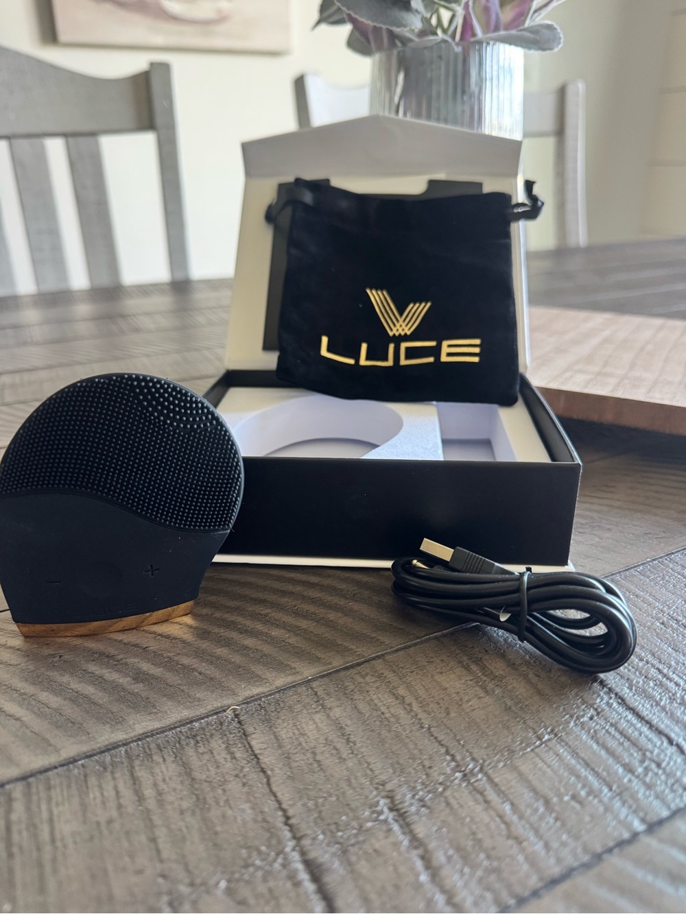 LUCE Black & Gold Facial Cleansing Brush
